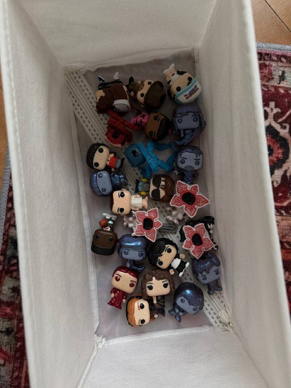 Коллекция киндер Stranger Things без Элевен