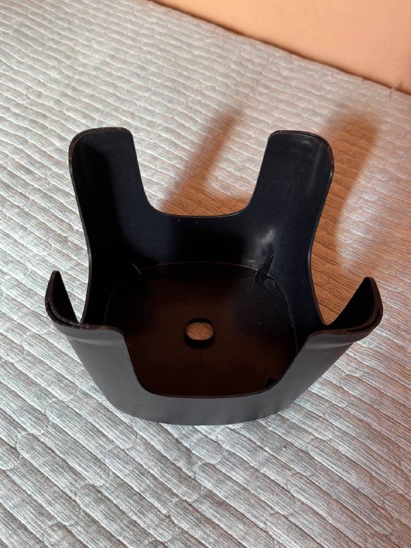 Пластиковый детский стульчик или подставка для цветов 2