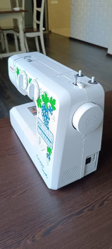 Швейная машина Janome 3
