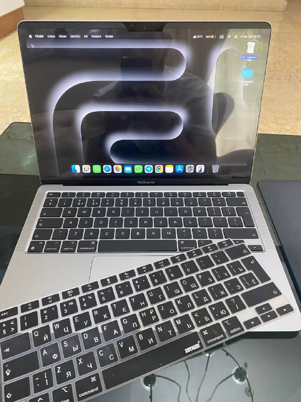 Macbook M1 chip 8/256