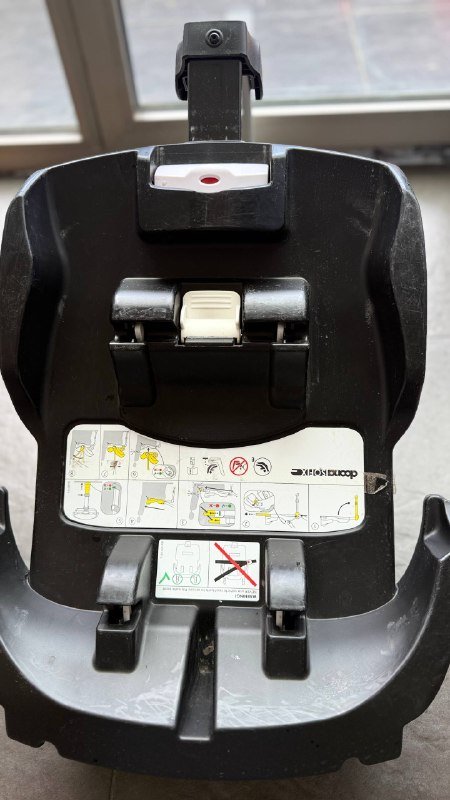 Автокресло Doona с базой isofix 4