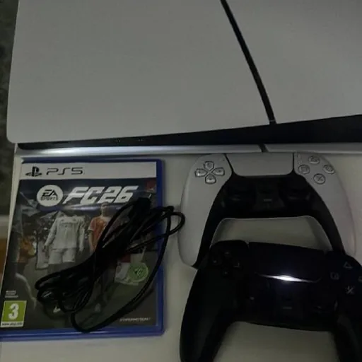 PS5 Slim 1 ТБ с двумя джойстиками и диском FIFA 26