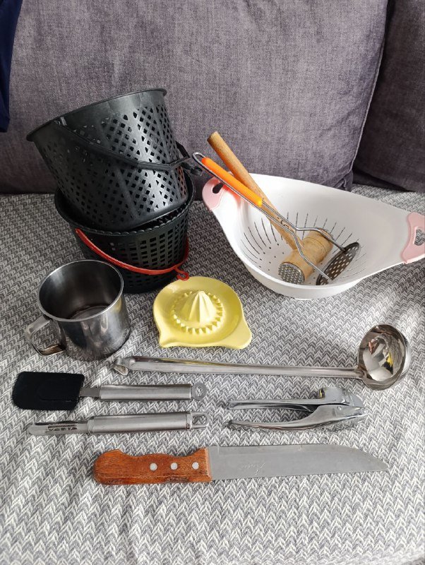 Пледы, набор графин со стаканами, емкости, кухонные приборы, чайник, обогреватель 4