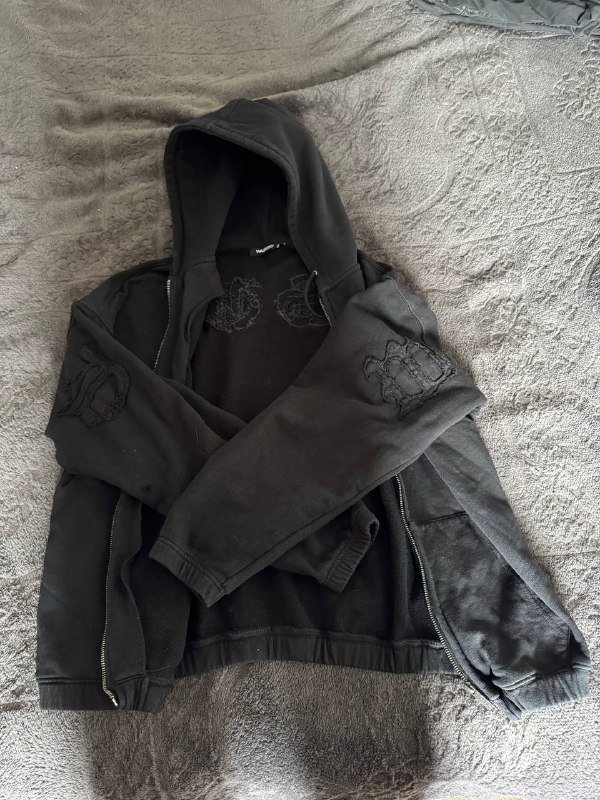 Джинсы Levi’s, футболка Stüssy, зип худи Wasted Paris 5