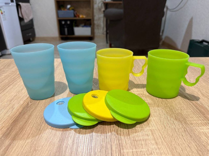 Кружки Tupperware 350 мл, Стаканы Tupperware 330 мл, Складной контейнер 700 мл, Набор столовых приборов