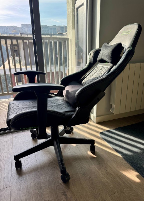 Монитор BenQ GW2490, стол Bofigo, вентилятор Deerma, зеркало Koopman, кресло Gaming chair RAZER LEGEND 9