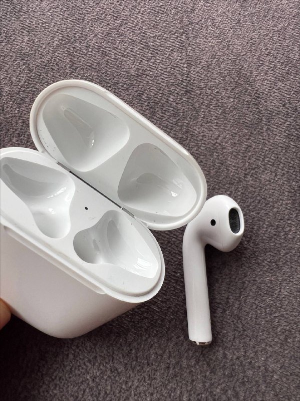 оригинальные AirPods 2, зарядный кейс, один наушник