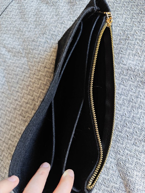 Очки, кулоны, сумка, косметичка, краска Estel 7