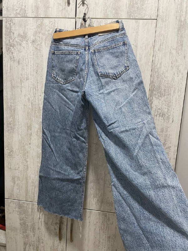 белые джинсы Bershka, джинсы Pull and Bear, джинсовое платье H&M, летняя двойка топ и платье 5