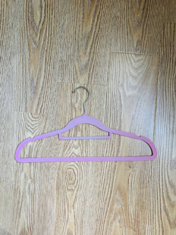 Бархатные вешалки нежно розового цвета