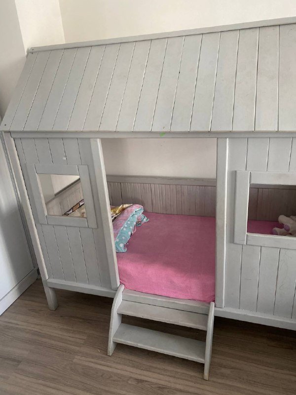 Детская кровать-дом из дерева с лестницей