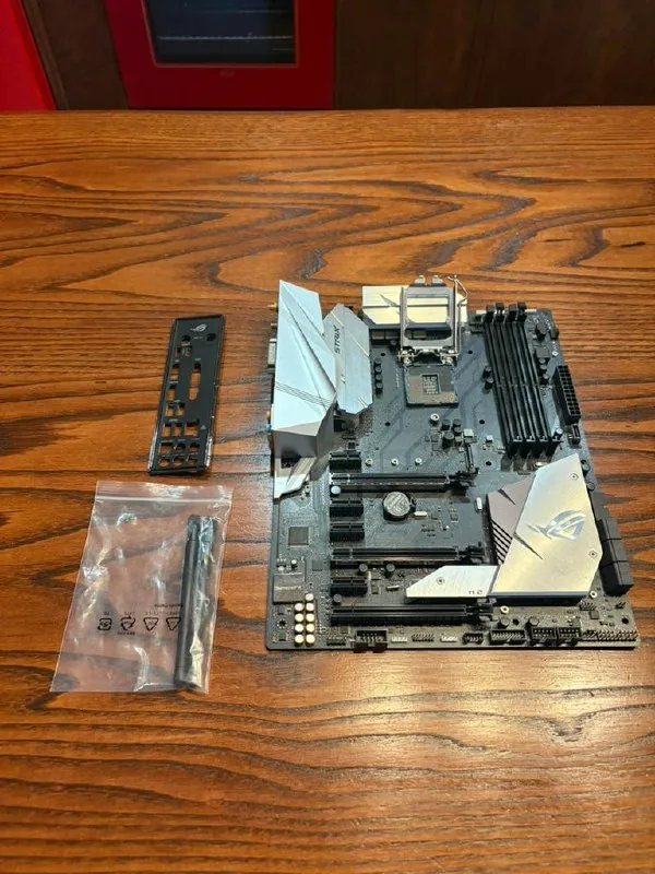 Материнская плата ASUS ROG Strix Z370-E Gaming 1