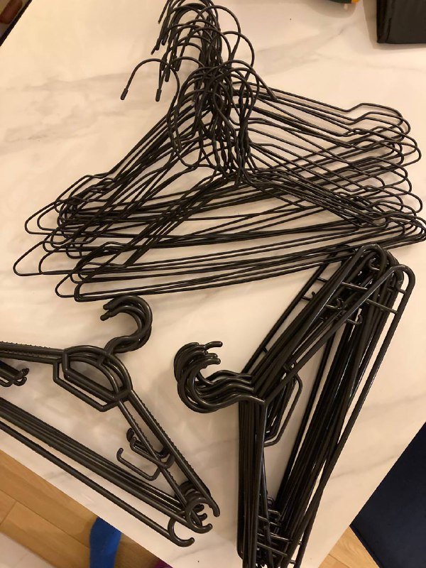 Металлические и пластиковые вешалки из JYSK