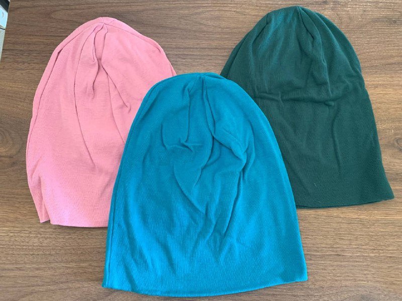 Шапки легкие, топик Adidas, женская футболка, мужские штаны Lee, тапочки Adidas и Under Armour, шапки Columbia и Puma