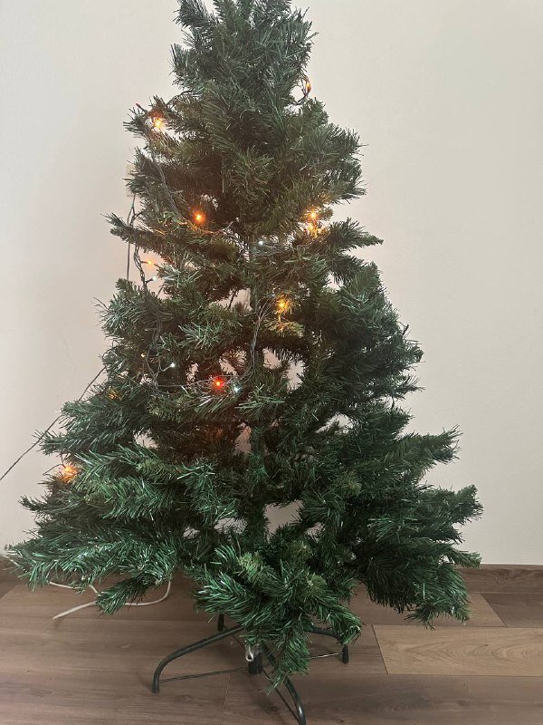 Новогодняя искусственная ёлка 1.5м с гирляндой 2