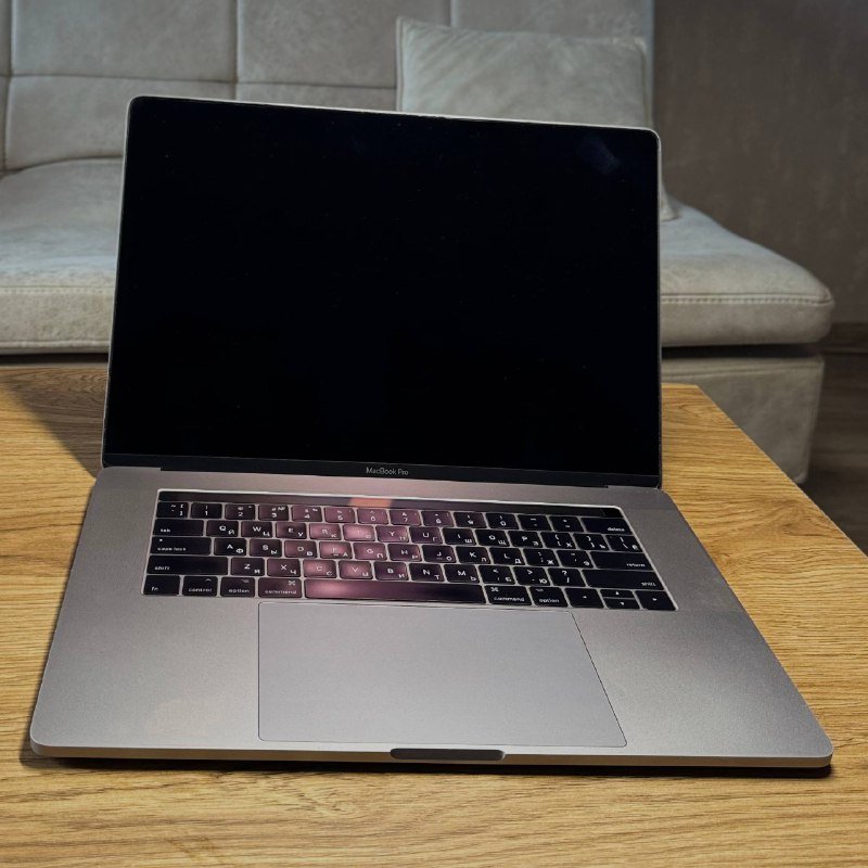 MacBook Pro 15” 2017, SSD 512 ГБ, Radeon Pro 560 2