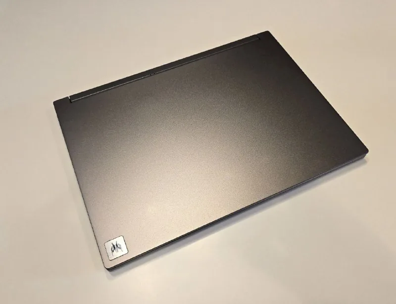 Acer Predator Triton 500 SE ноутбук 1