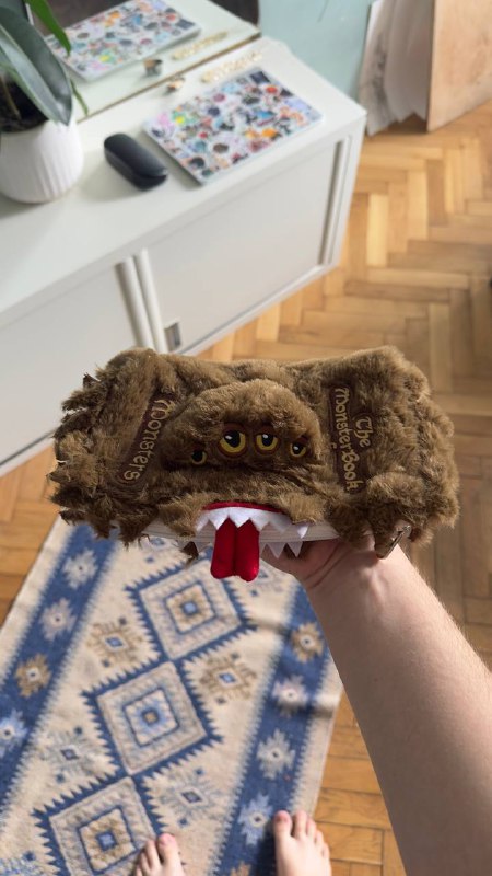 акула из икеи, плюшевый салливан, жираф ручная работа, весы xiaomi, коврик для йоги, французский ковер, книги по JS, цветные карандаши, пенал, ваза 9