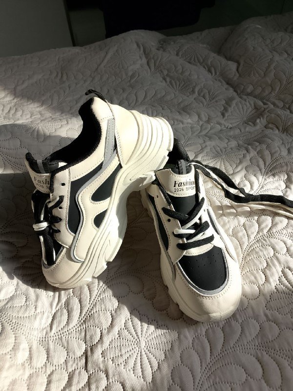 Кроссовки женские новые