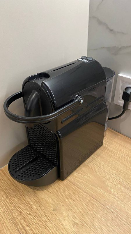 Капсульная кофемашина Nespresso Inissia с капсулами и банкой