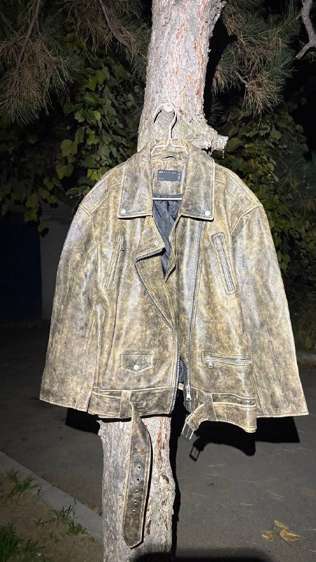 Ветровка адидас, Кожанка, Джинсовки Levi’s, Свитер kappa, Куртки разные, Толстовка адидас, Сарафан Monki 2