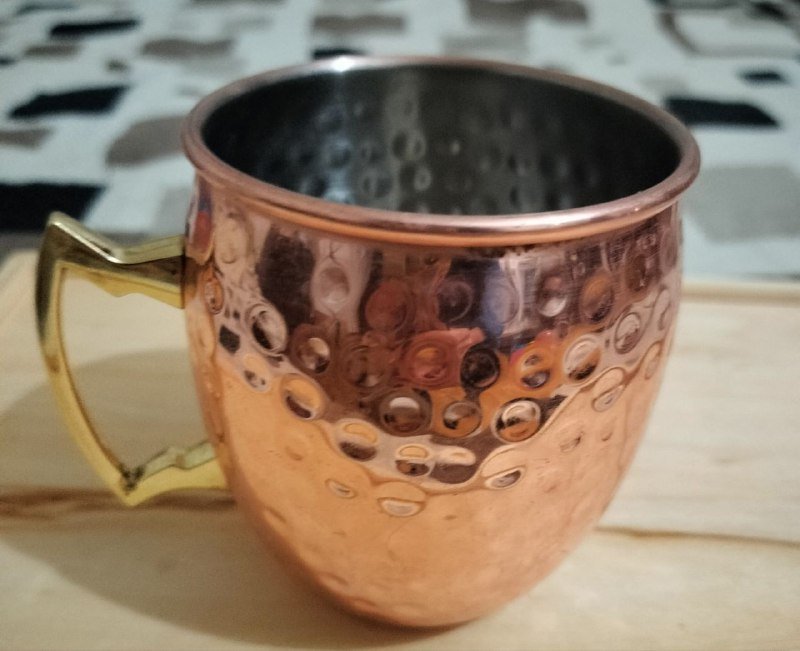 Банки, крышка для сковородки, ортодонтическая зубная щетка, расческа, медная кружка, декоративная наволочка 6