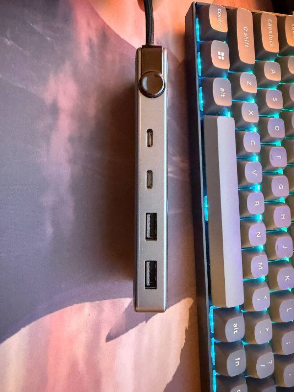 Шнур type-c display port, Usb-hub Ugreen Uno, hdmi hdmi, стилус, эспандер, банка 7