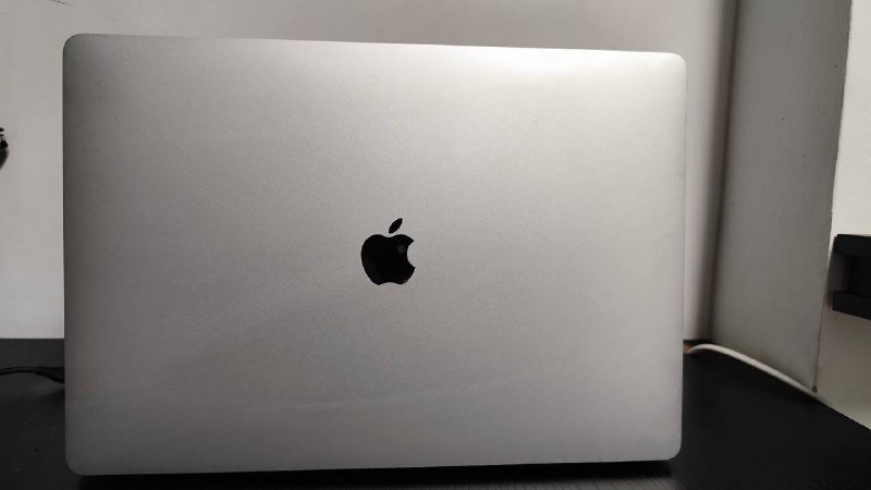 Macbook pro 16" 2019 Intel core i7 16gb ram SSD 512gb 3