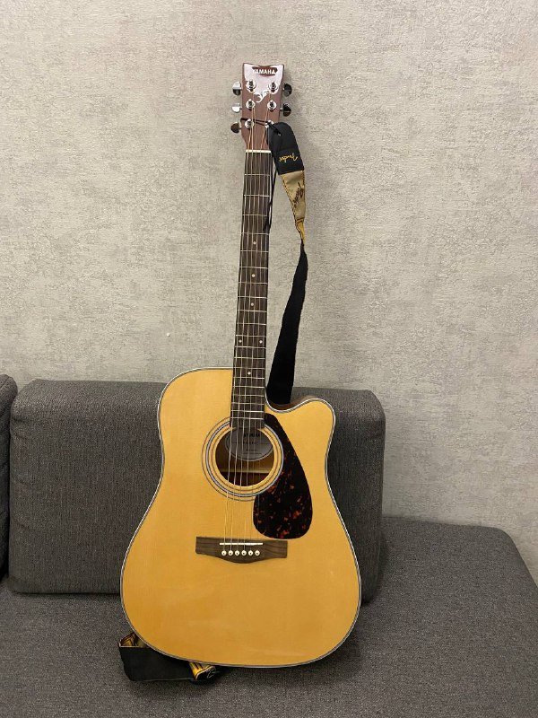гитара Yamaha FX-370c, чехол, ремень, медиаторы, провода