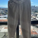 Красная рубашка, спортивные штаны 3