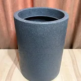 Кашпо белое и чёрное 2