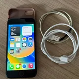 iPhone 8 64GB с чехлом и двумя кабелями 1