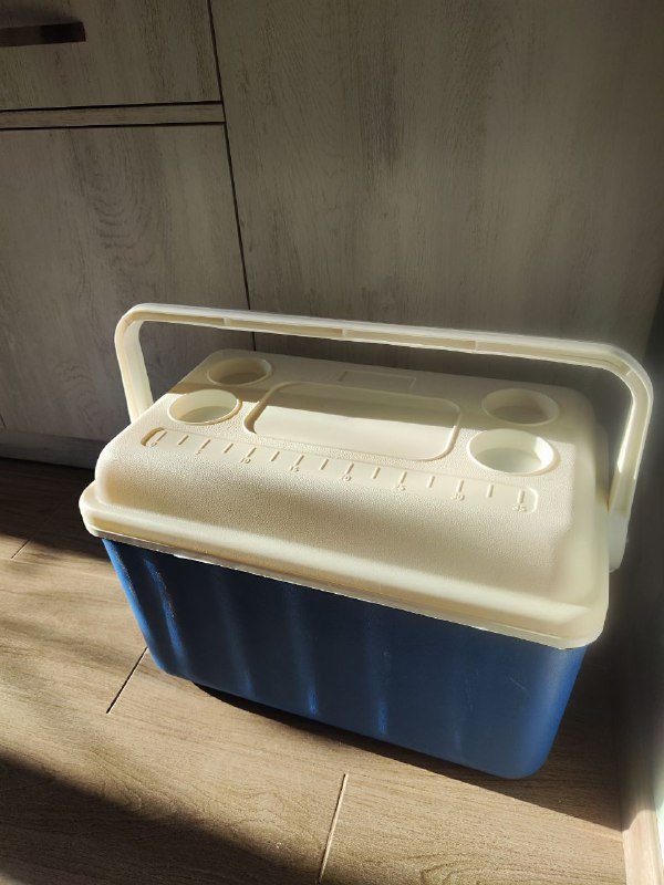 Портативный кемпинговый холодильник 2