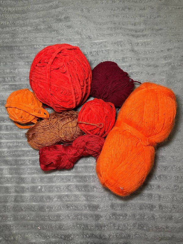 Пряжа фиолетовая, белая, синяя, розовая, зеленая, оранжевая 6