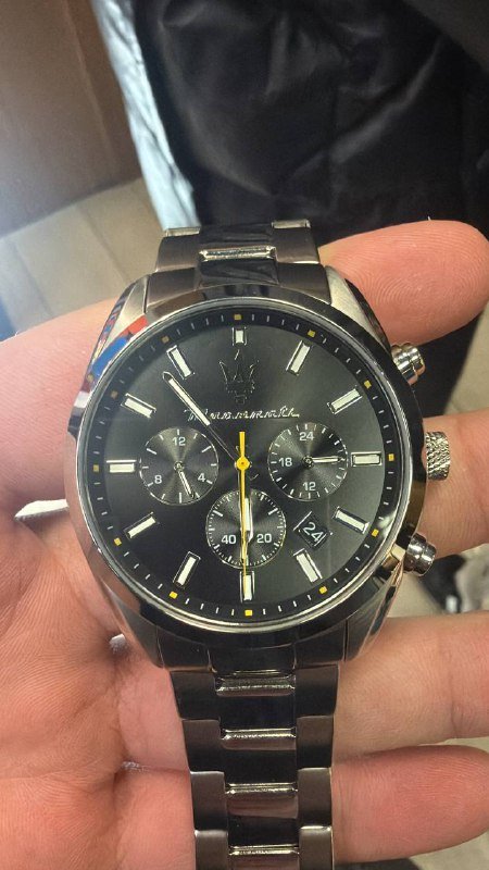 Часы Maserati без дефектов