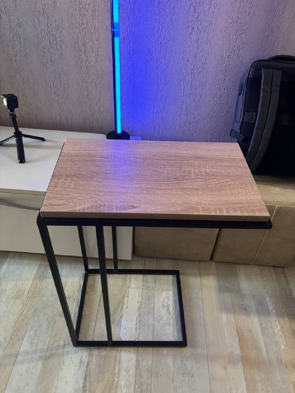 Столик, кресло, настольная лампа, рабочий стол, RGB светильники