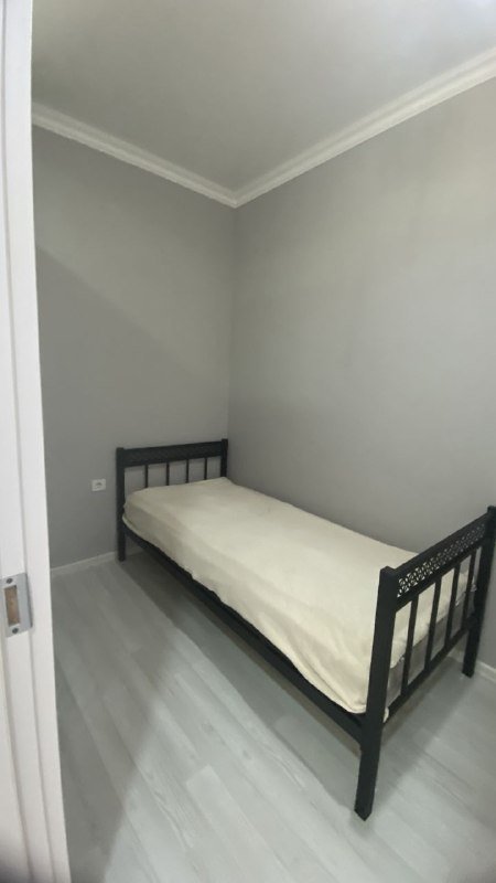 стол, 4 стула, кровать 2