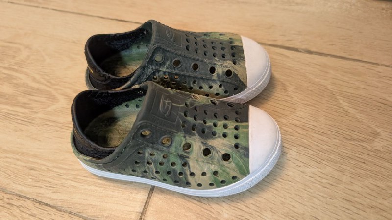Кроссовки с динозаврами, шлепанцы, зелёные резиновые скетчерс 6