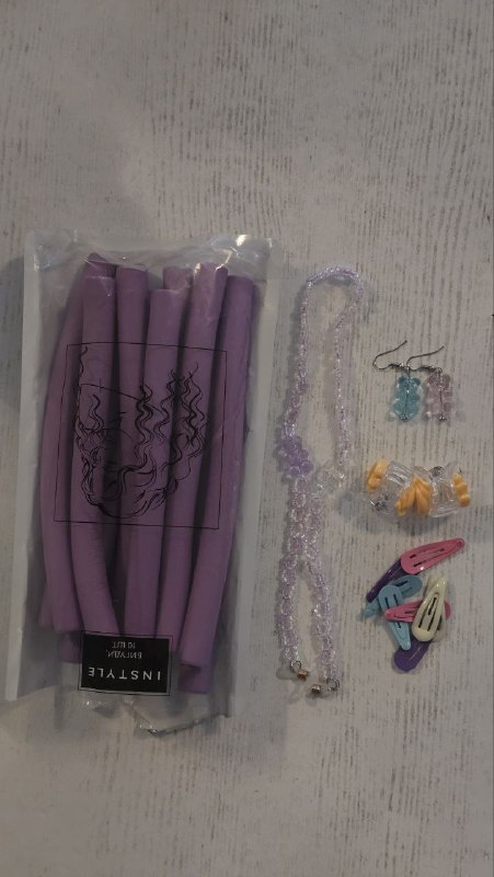 Помада красная, косметика, серьги и держатель ручной работы 2