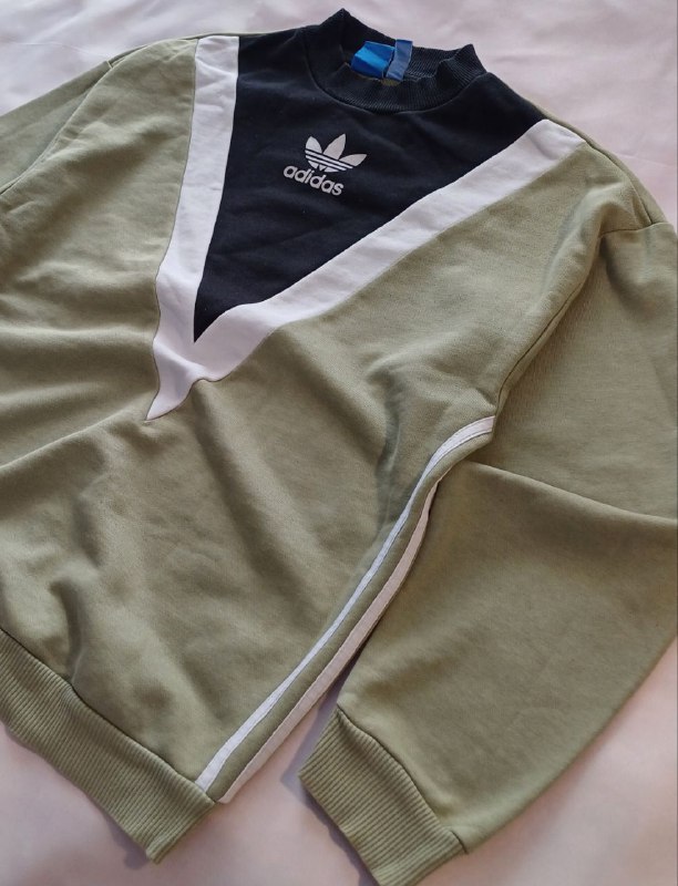 Adidas Sweater 3