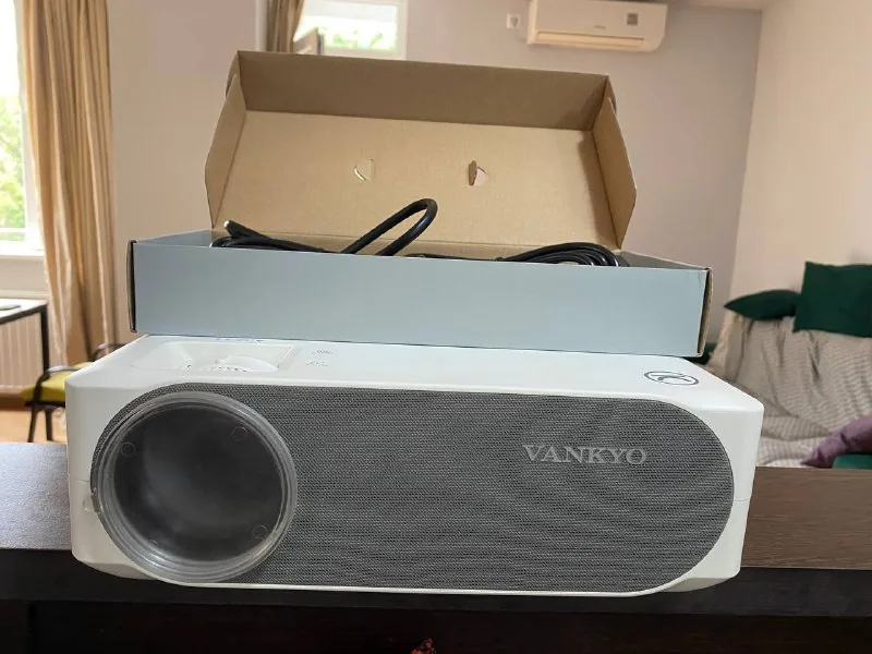 Проектор Vankyo V630 1