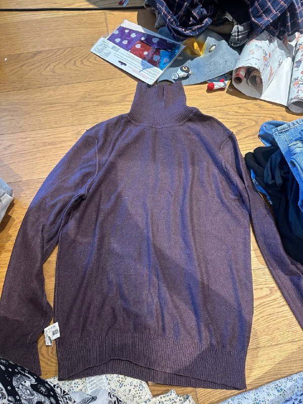 Женская одежда: свитеры, топ, юбка, шорты