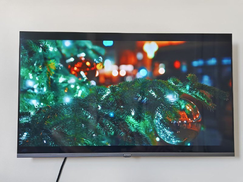 Телевизор 43 дюйма Skyworth с ножками и пультом