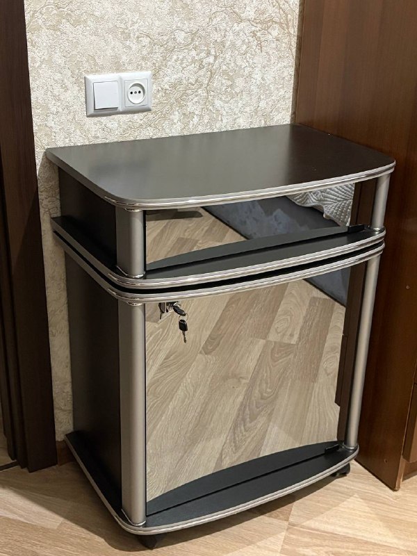 шкаф, тумба, письменный стол, комод, корзины, фритюрница 2