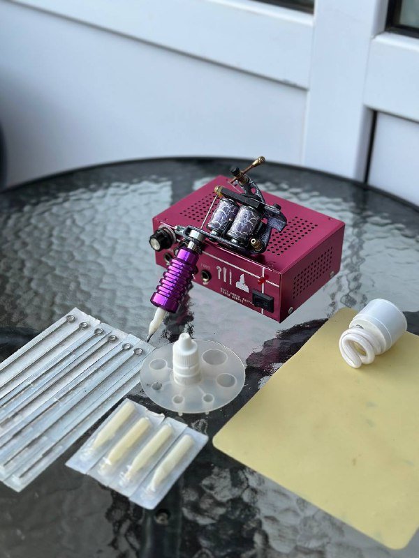 Тату машинка, иглы, ампулы