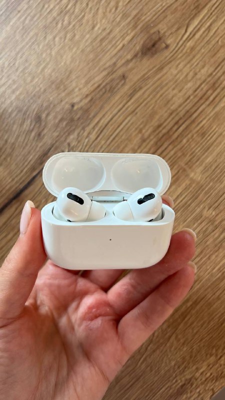 Apple Watches Series 4, Airpods Pro 1