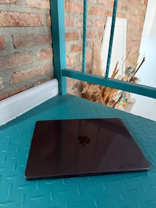 MacBook Pro 1