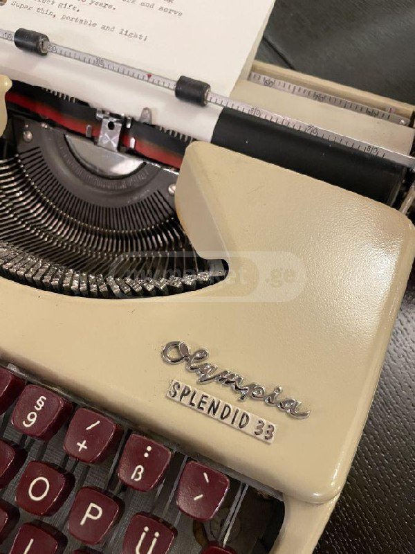 Olympia Splendid German portable typewriter 3
