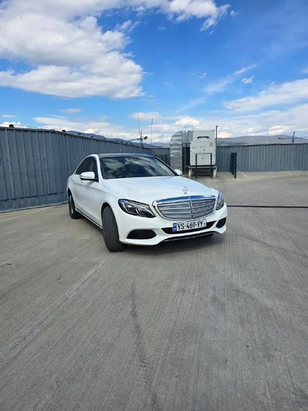 Mercedes-Benz C300 5