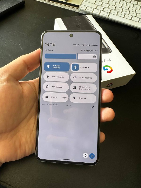 Google Pixel 8 Pro смартфон с аксессуарами